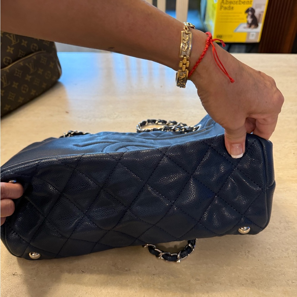 Chanel Dark Blue Quilted Shoulder Bag - Picture 5 of 8